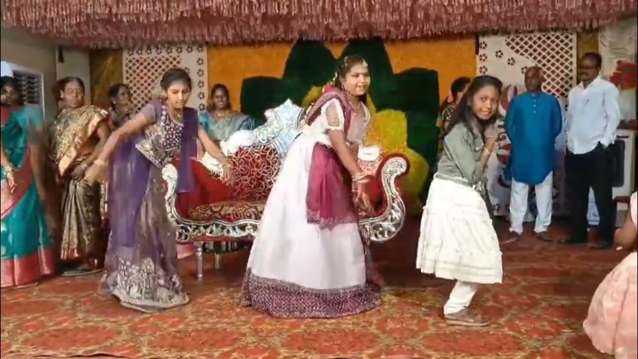 I am Choreographer for this song and comment how they performed |@Pavanithomuchatlu-05 
