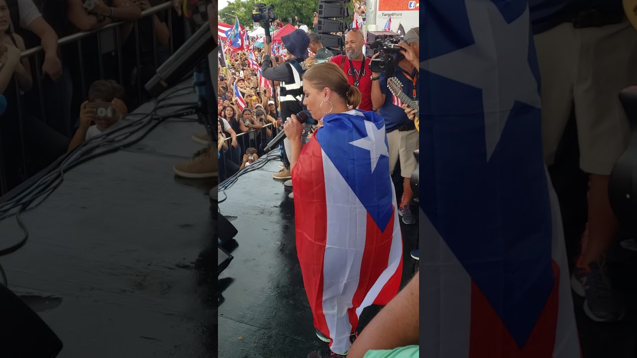 Olga Tañón canta Preciosa en #marchadelpueblo #RickyRenuncia