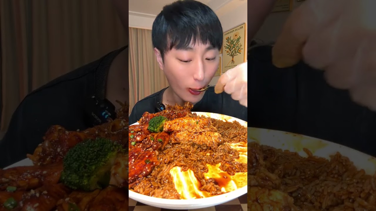 The sticky chicken wings and legs hot rice this is just too delicious #Oh my god it smells