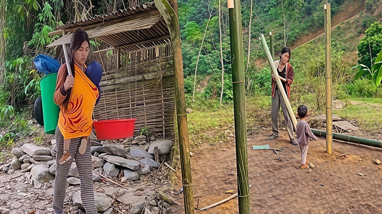 Single Mother & Daughter: Moving and Building a New Bamboo House in the Forest
