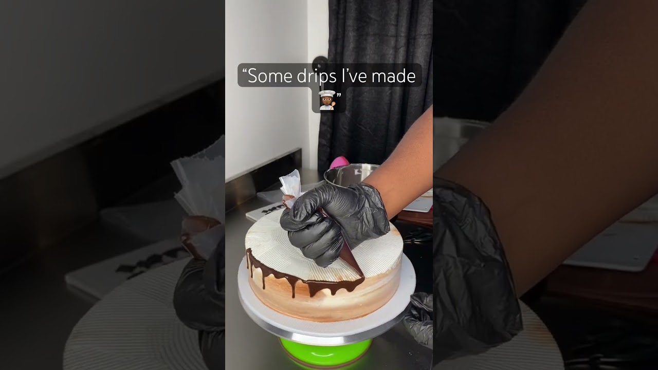 How #satisfying are #cake drips?😍 #cakedecorating #satisfyingvideo #trendingytshort #relaxingmusic