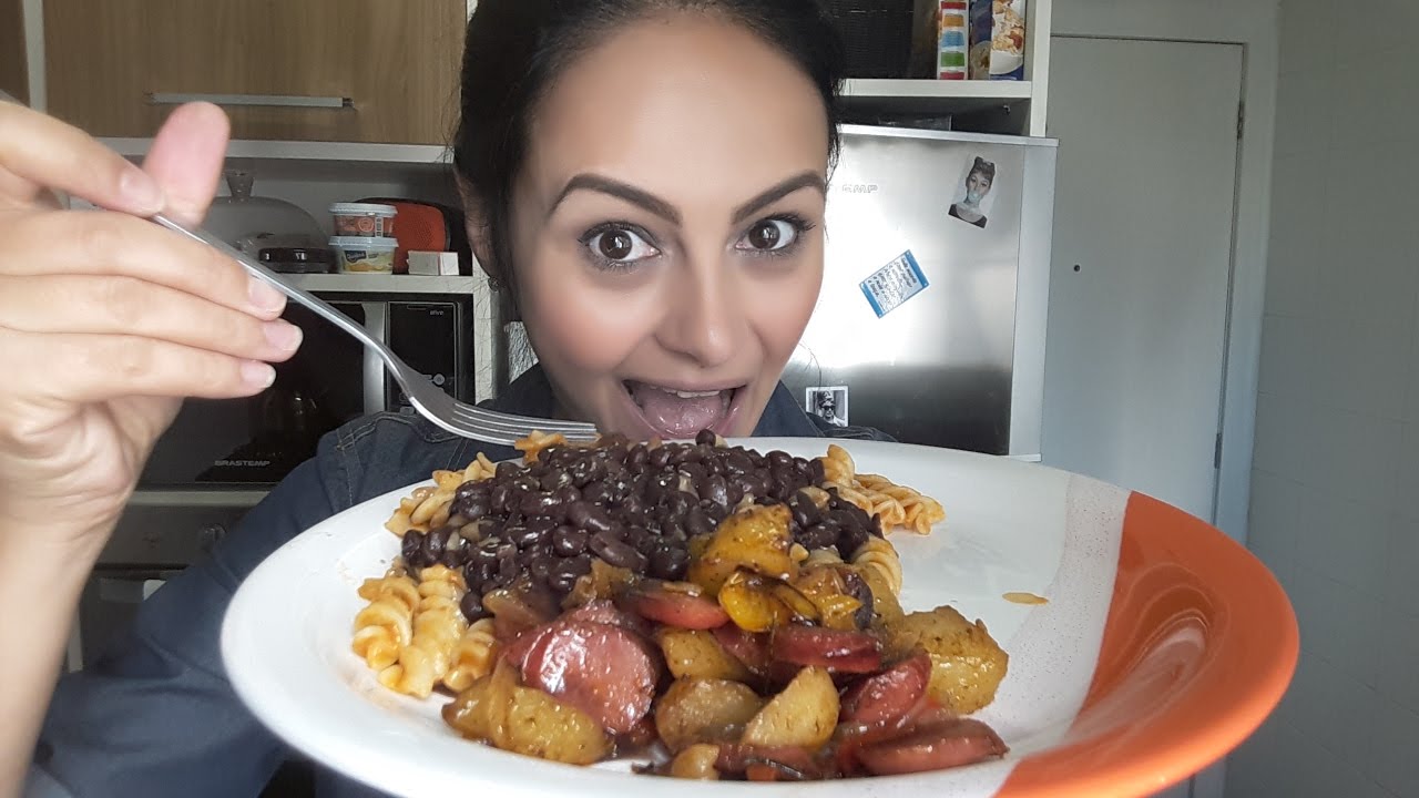 Receitas da Cris: Linguiça com Batata no Forno + Feijão Preto