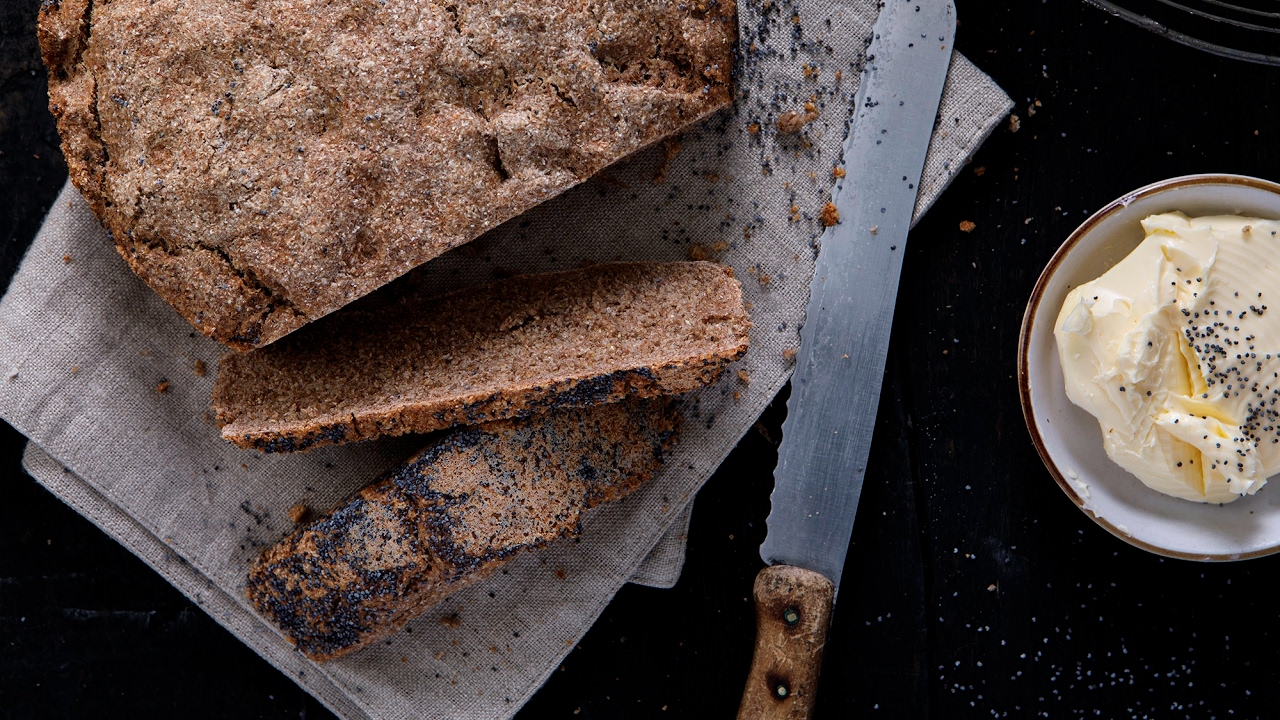 Rezept: Sauerteigbrot mit Mohnsamen | FOOBY