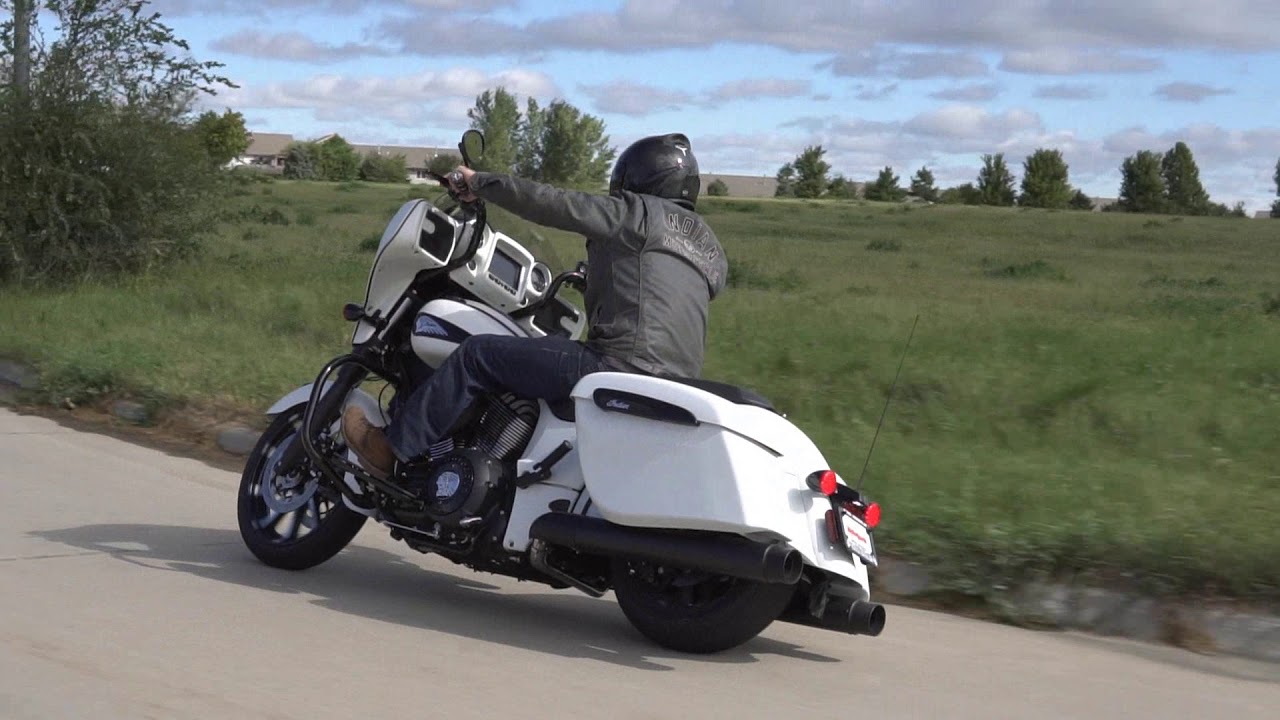 2019 Indian Chieftain Dark Horse Review