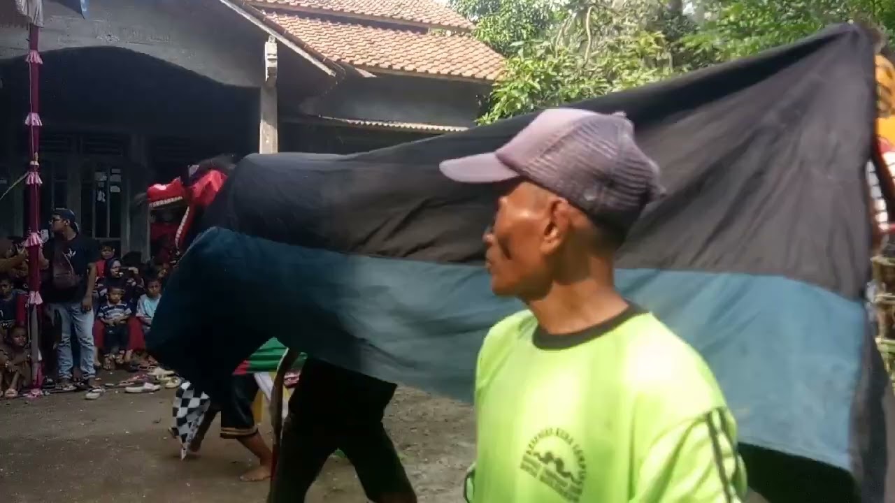 aksi 3 barongan ngamuk ebeg bangkit turonggo asih di desa bulurejo...