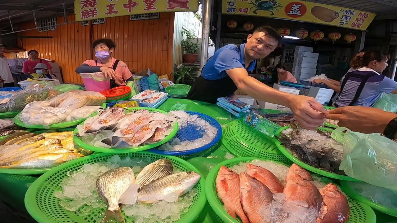 來這邊就是要你感受一千當六千花的感覺 興達港觀光漁港海鮮拍賣興達王中皇海鮮叫賣