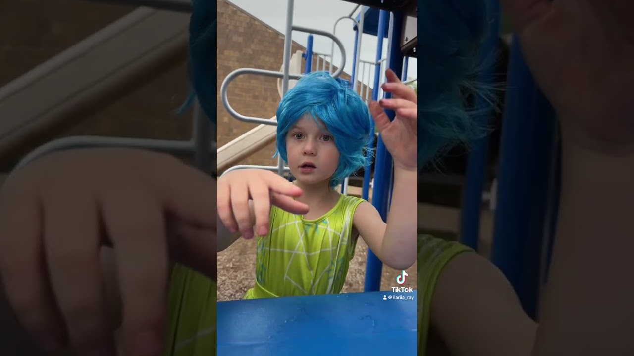 Riley Joy is calling you!#dysney #dysneyland #usa #insideout #insideoutcosplay #joy #cosplayer