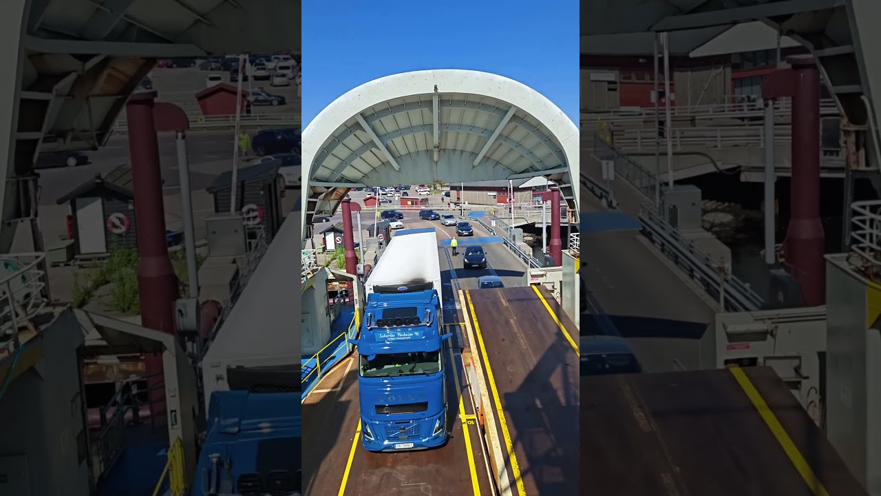 Załadunek samochod&oacute;w na prom ⛴️🚗