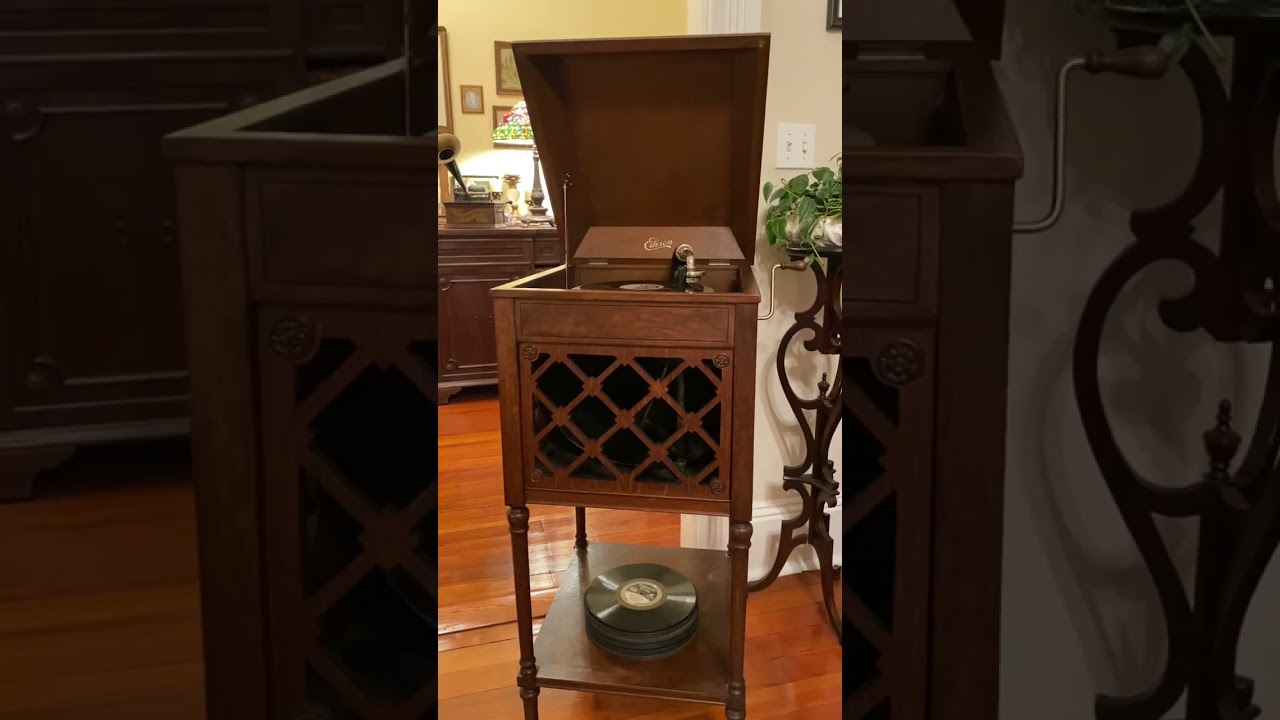 We Two by Kaplan’s Melodists, 1923 on the 1915 Edison A100 Diamond Disc Phonograph