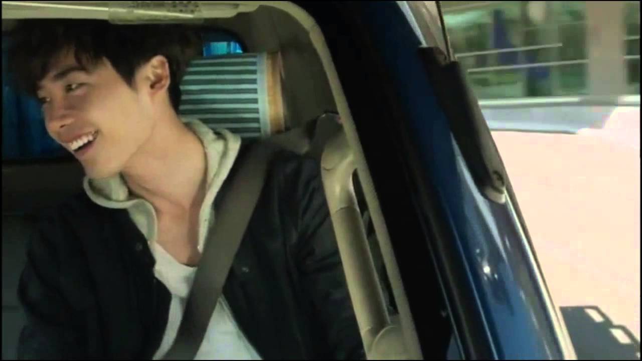 His smile is beautiful... ( Happy birthday, Lee Jong Suk! ♥♥♥)
