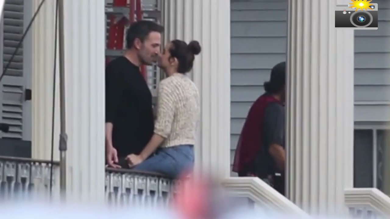 Ana De Armas Loves Ben Affleck PDA Kissing