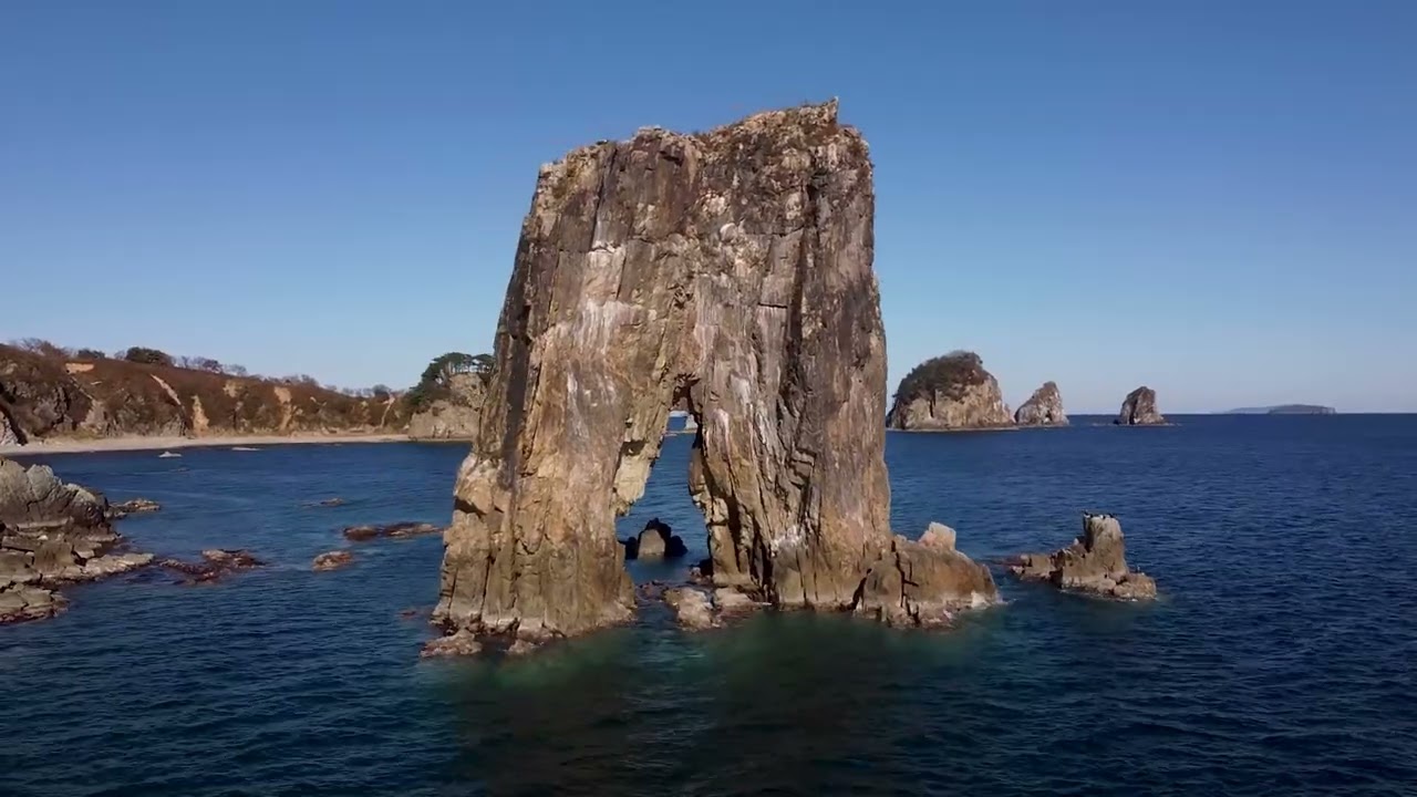 Мыс Сосновый, кекуры Бакланьи, Штаны