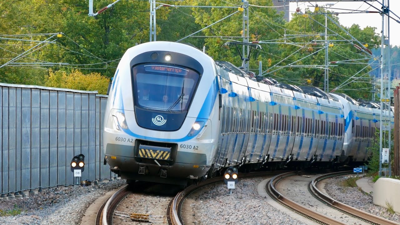 Tåg på Kallhäll station | Höst 2023