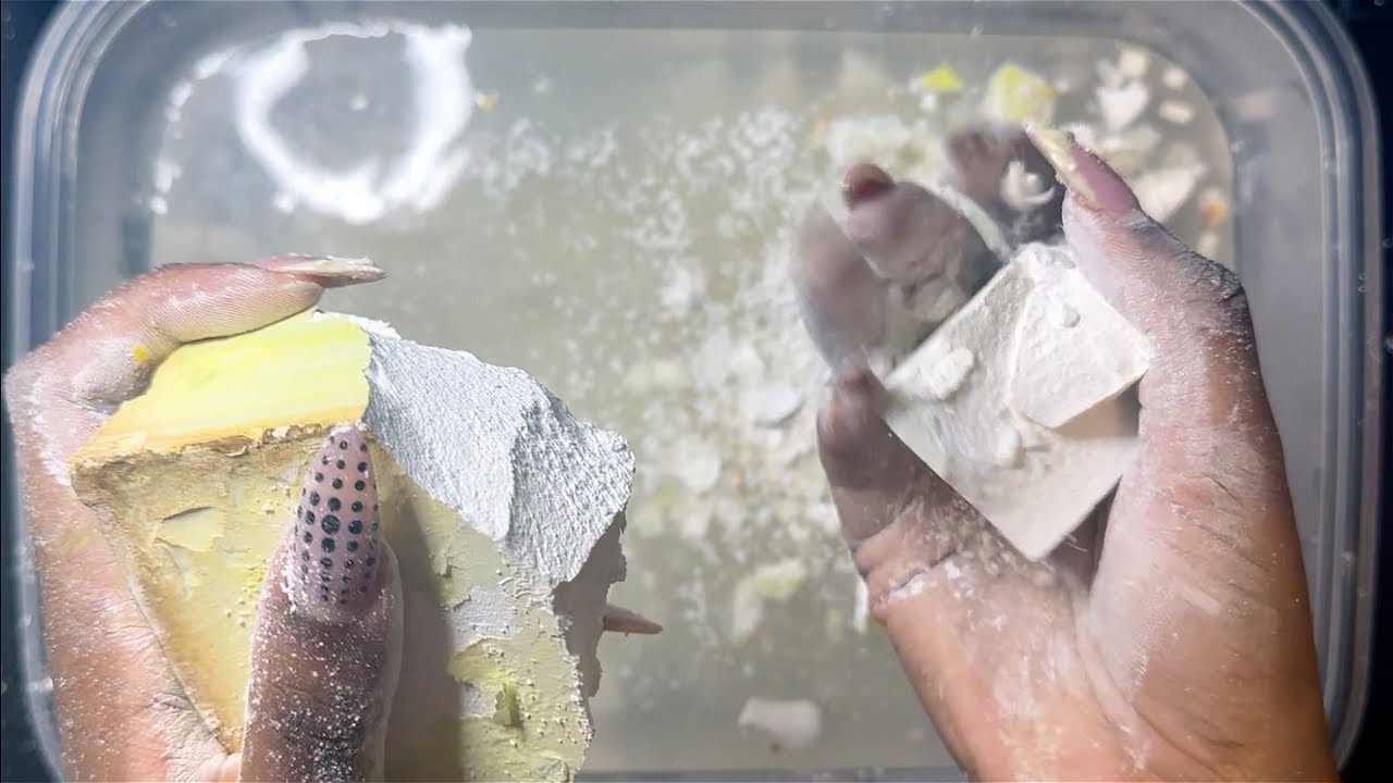 GYM CHALK CRUSH IN WATER | #oddlysatisfying