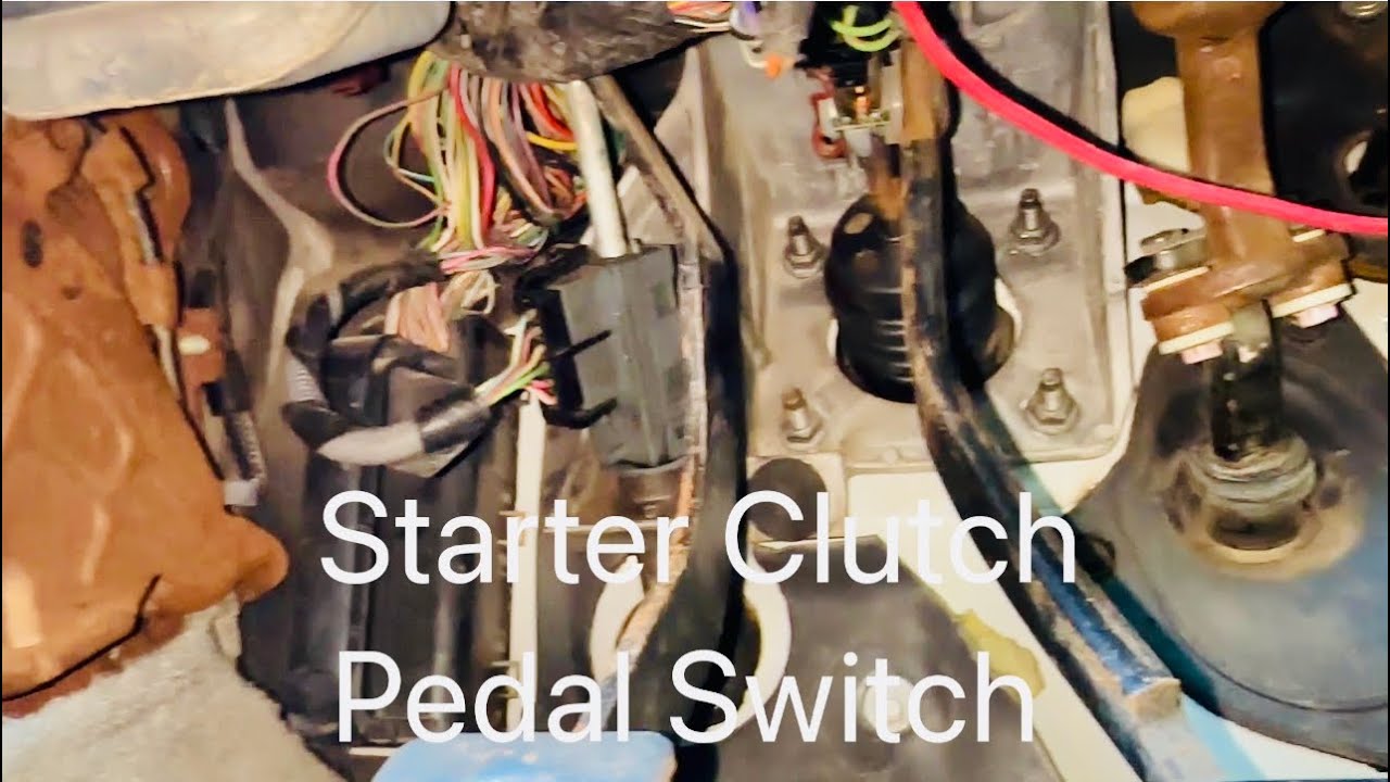 Замена выключателя педали сцепления стартера - Ford Ranger.