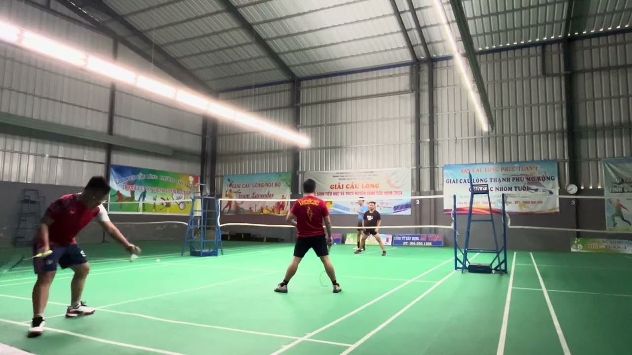 Cầu lông U40 đánh rát vui vẻ