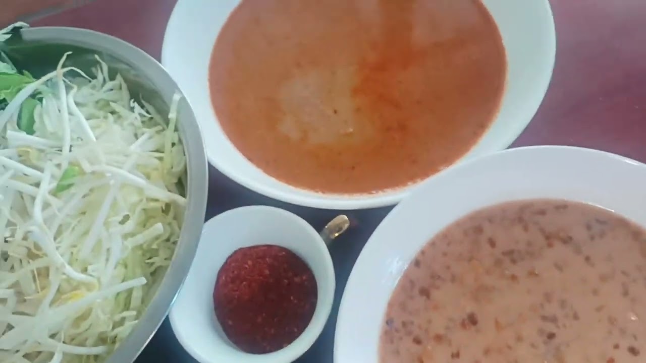 กินขนมจีนจ้ามีน้ำยาและน้ำพริกอร่อยจ้า