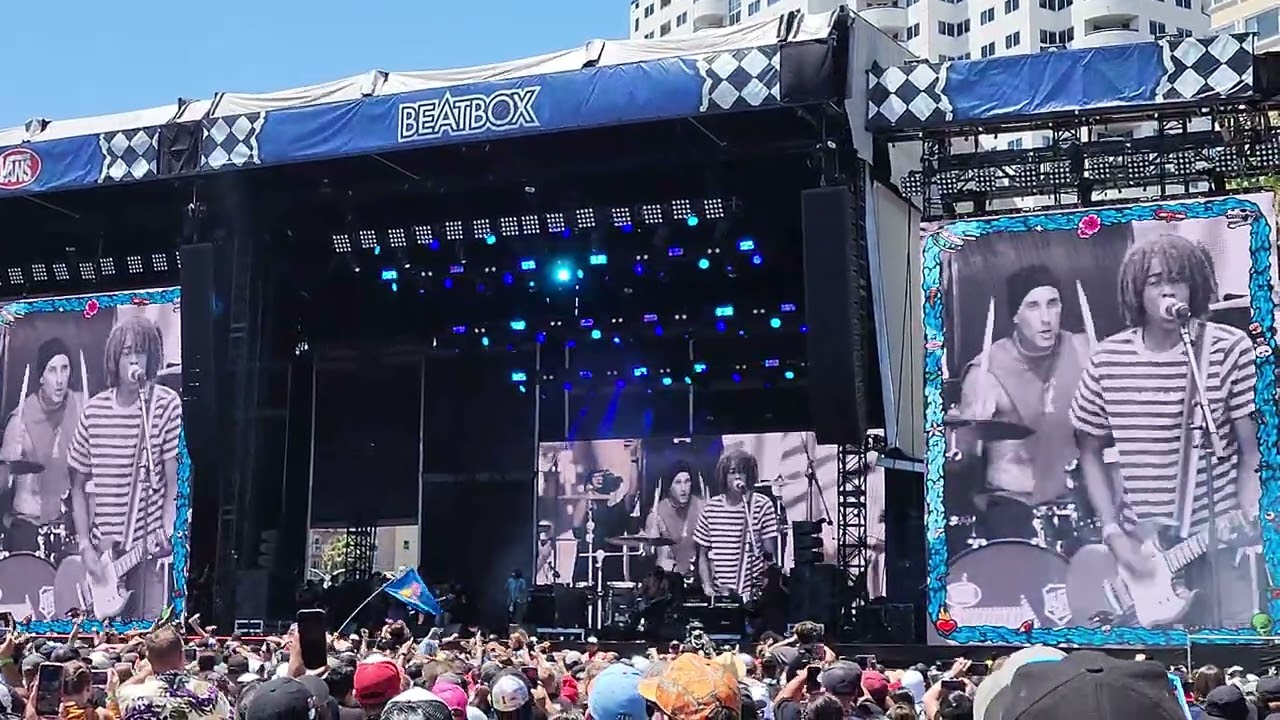 The Paradox - Bender ft. Travis Barker (Live at Warped Tour Long Beach)
