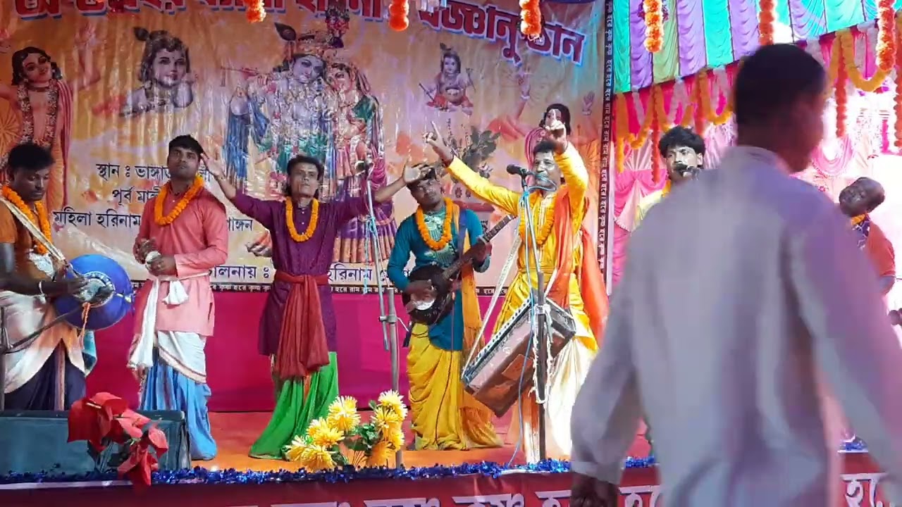 মিন্টুদ দার কন্ঠে খুব সুন্দর হরিনাম। ঠিকানা ভেবিয়া তুষখালী মহিলা হরিনাম সেবা সমিতির অনুষ্ঠানে।।
