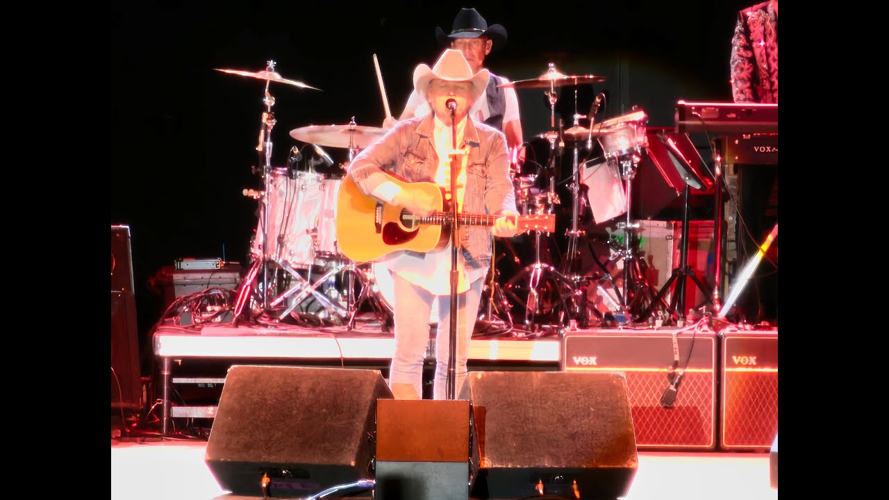 Dwight Yoakum (I’ve Got a Feeling Beatles) Suspicious Minds at Snowden Grove Southaven, MS 6-15-2023