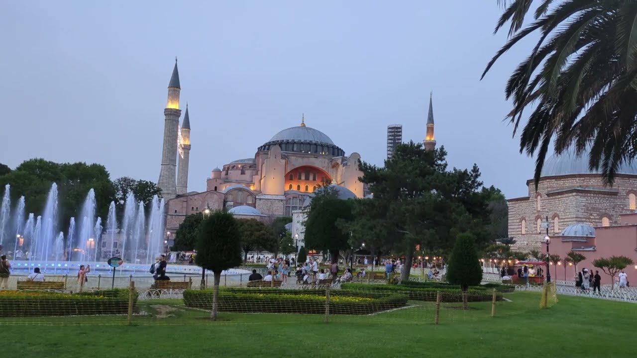 Ayasofya Camii & Sultanahmet Camii in Istanbul, Türkiye / Adhan