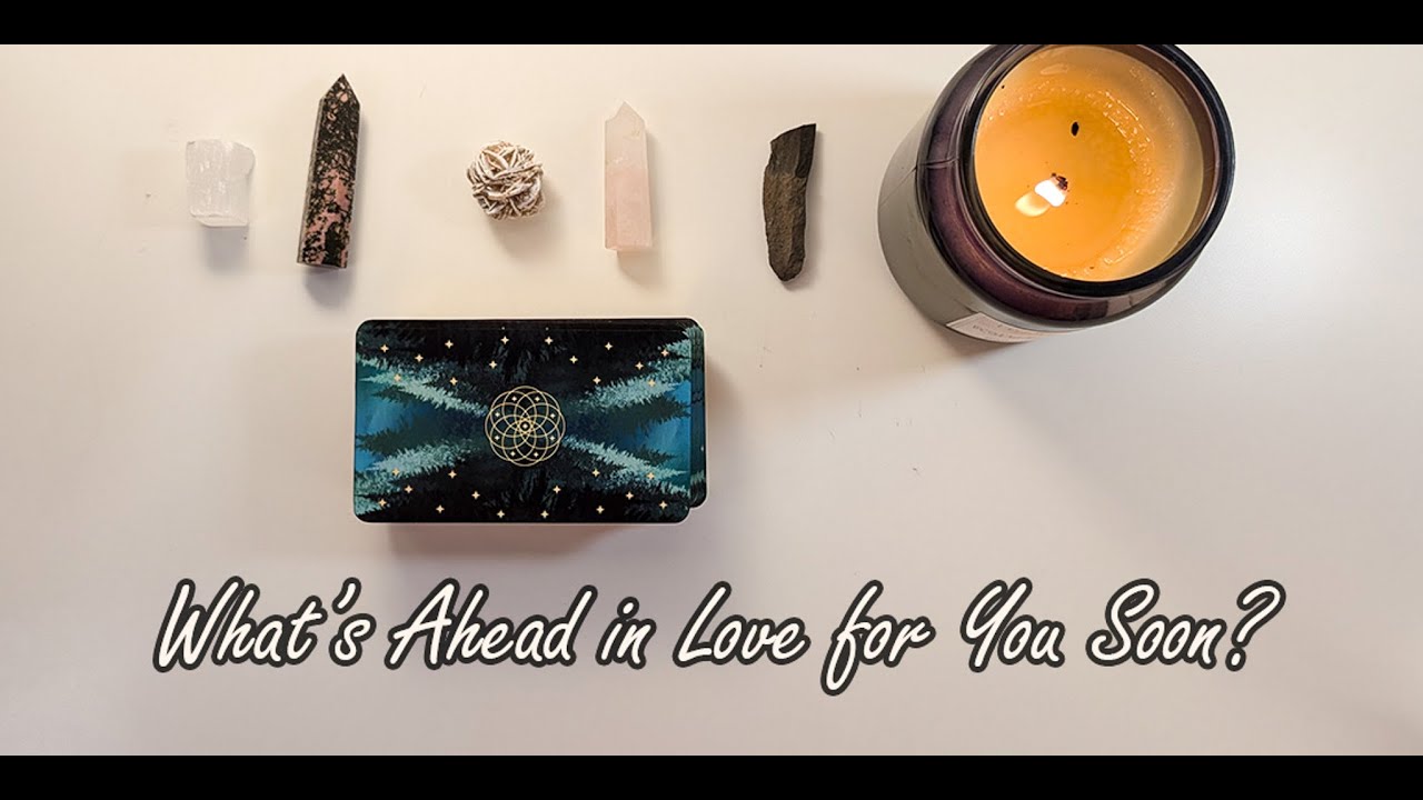 Who Comes To You In Love  💖 Tarot Reading About Your Future