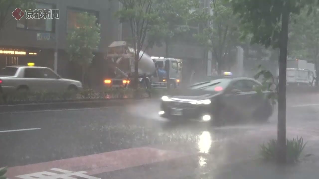 京都市中心部でも強い雨（2025年6月23日午前、京都市中京区）