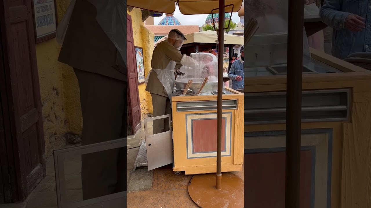 Is there anything more satisfying that watching candy floss being made! #disney #2023 #food #shorts