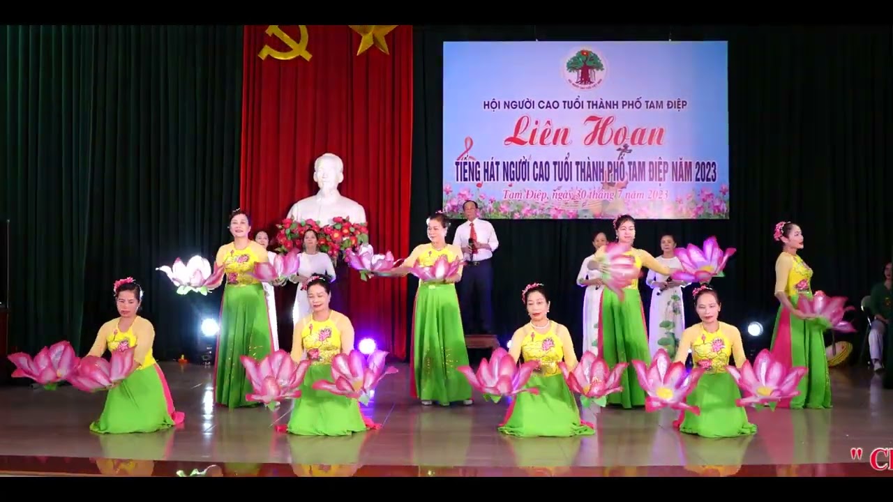 CHÚNG CON CANH GIẤC NGỦ CHO NGƯỜI - MẠNH CƯỜNG CÙNG TỐP MÚA CHI HỘI 11 PHƯỜNG TRUNG SƠN