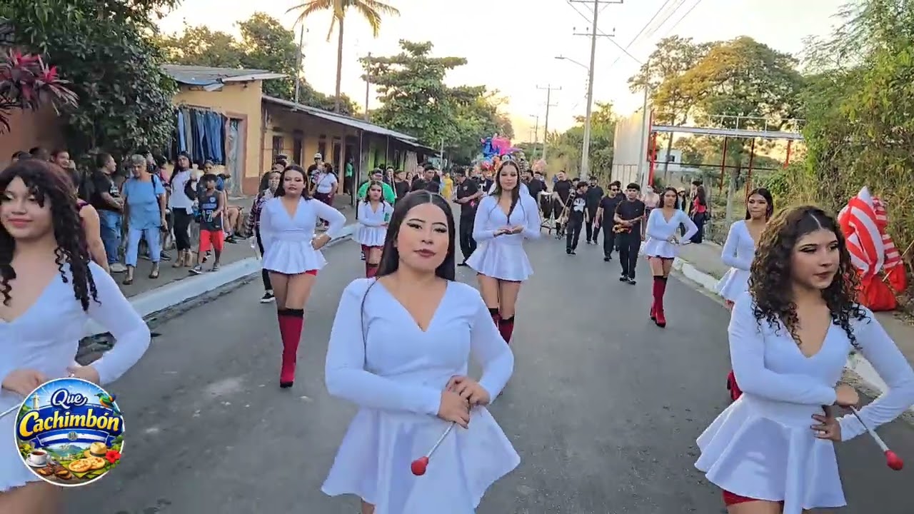 DESFILE DE BATUCADA , CACHIPORRISTAS Y BANDAS EN LOURDES COLON 