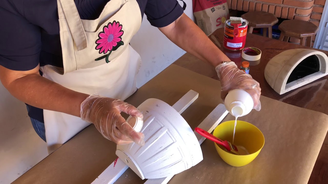 Faça você mesmo! Pintura em vaso de cimento com pátina e efeito dourado