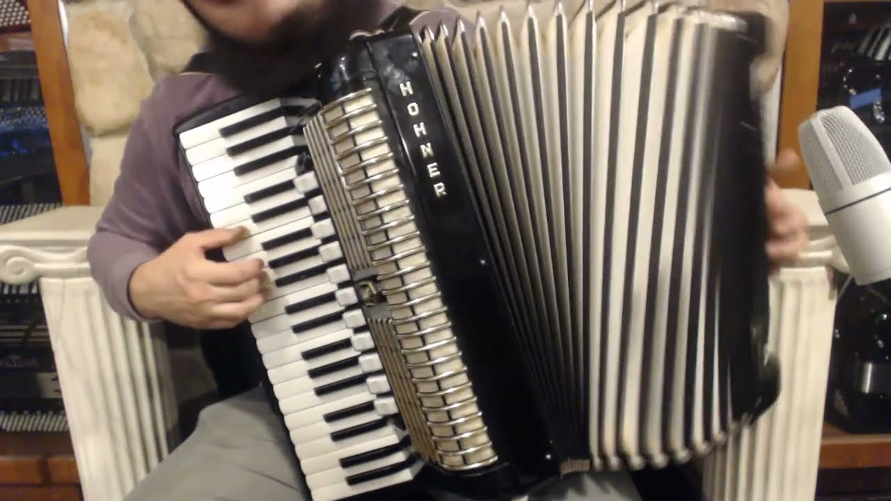5774 -Black Hohner Verdi VN Piano Accordion LMMM 41 120 $1999