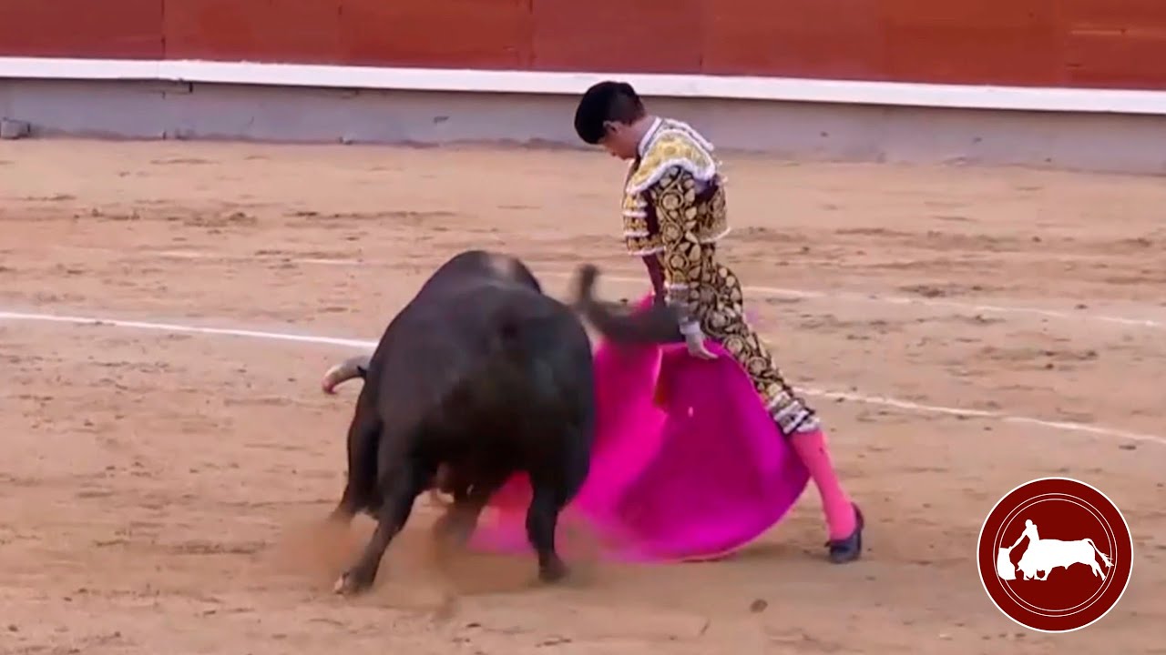 El Juli, primer toro, Feria de Otoño, Madrid 30-09-2023