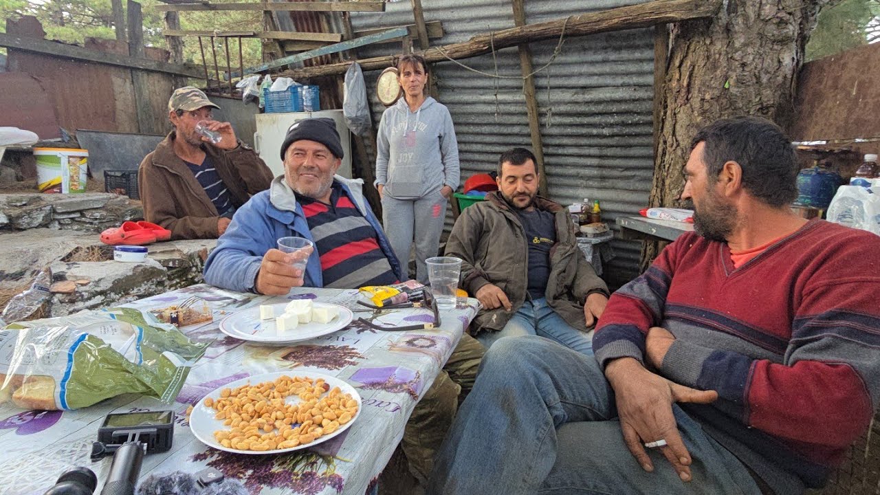Καρβούνης Σάμου στο δρόμο για το μαντρί του βοσκού Γιάννη Βέττα