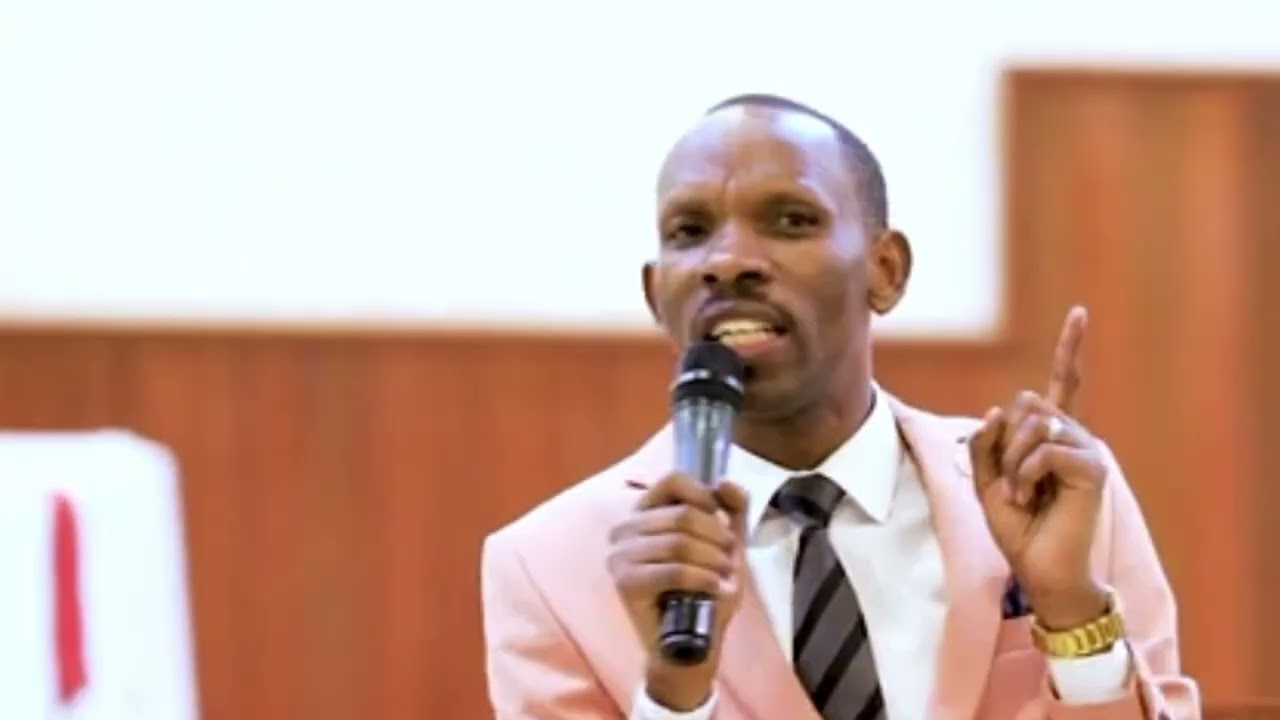 BAROKORE MWE MWEMERERE MWUKA WERA ABABERE UMUYOBOZI NIWE MUYOBOZI MWIZA.