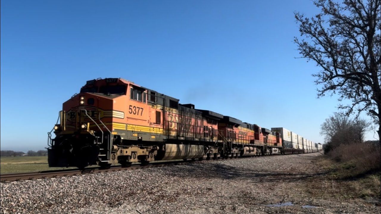 Two Dash 9s on an intermodal! Great K3LA! Awesome angle!