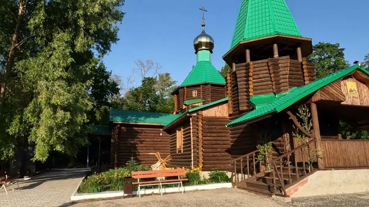 Поселок Волжский Утес и гора Светелка