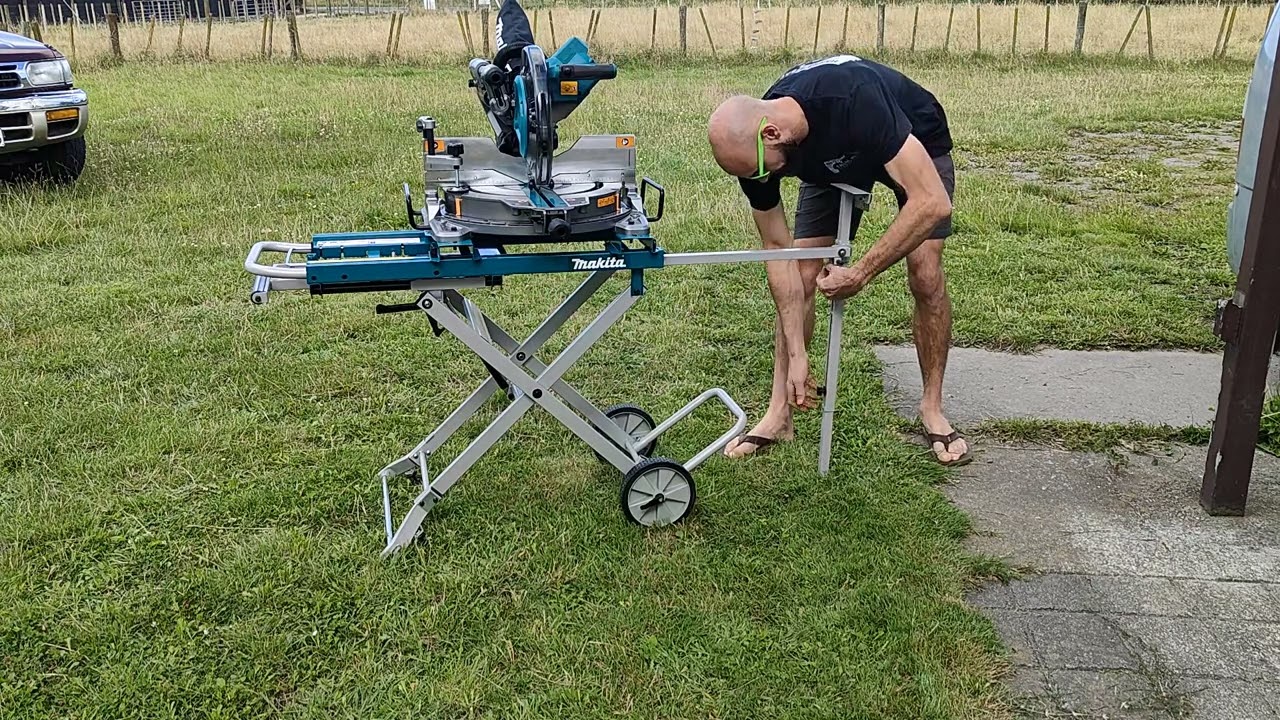 Makita stand  miter saw WST05 demo