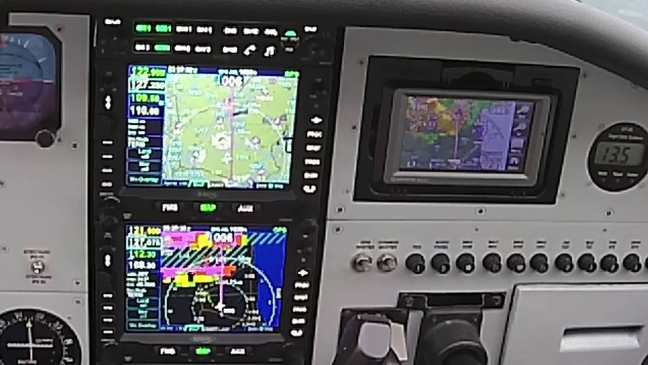 Avidyne IFD540 weather demo in real weather (WSI, ADS-B and onboard sferics)