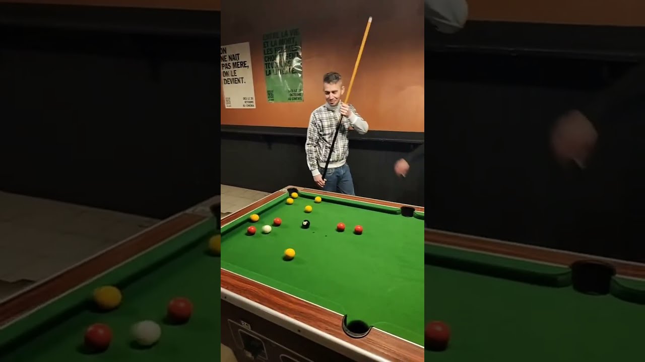 Kal est au bar / billard irl