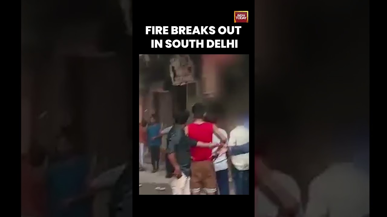 Delhi Hotel Fire: Multiple Casualties Reported | Residents Jump from Building #malviyanagar #delhi