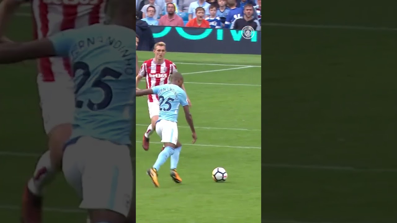 🚀 UNBELIEVABLE finish from FERNANDINHO 🇧🇷 #mancity #football #shorts #shortsvideo #shortsfeed #goals
