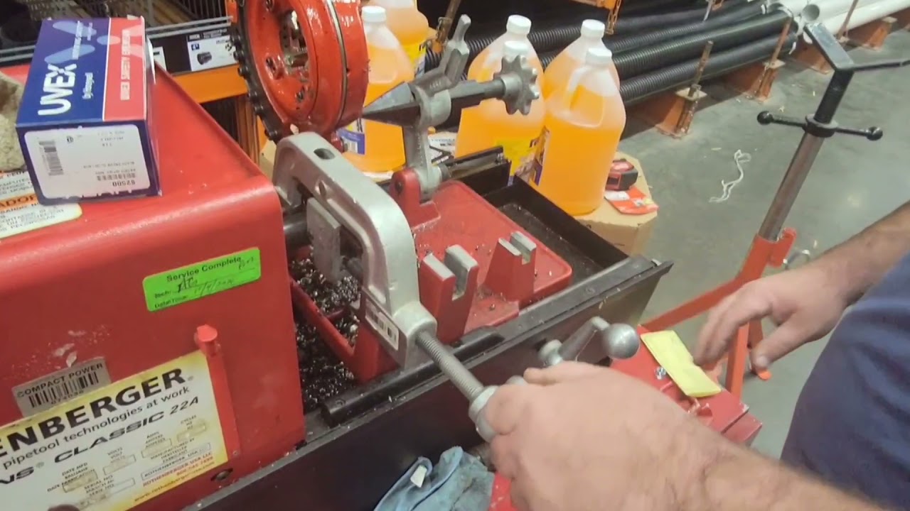How to use a pipe threading machine