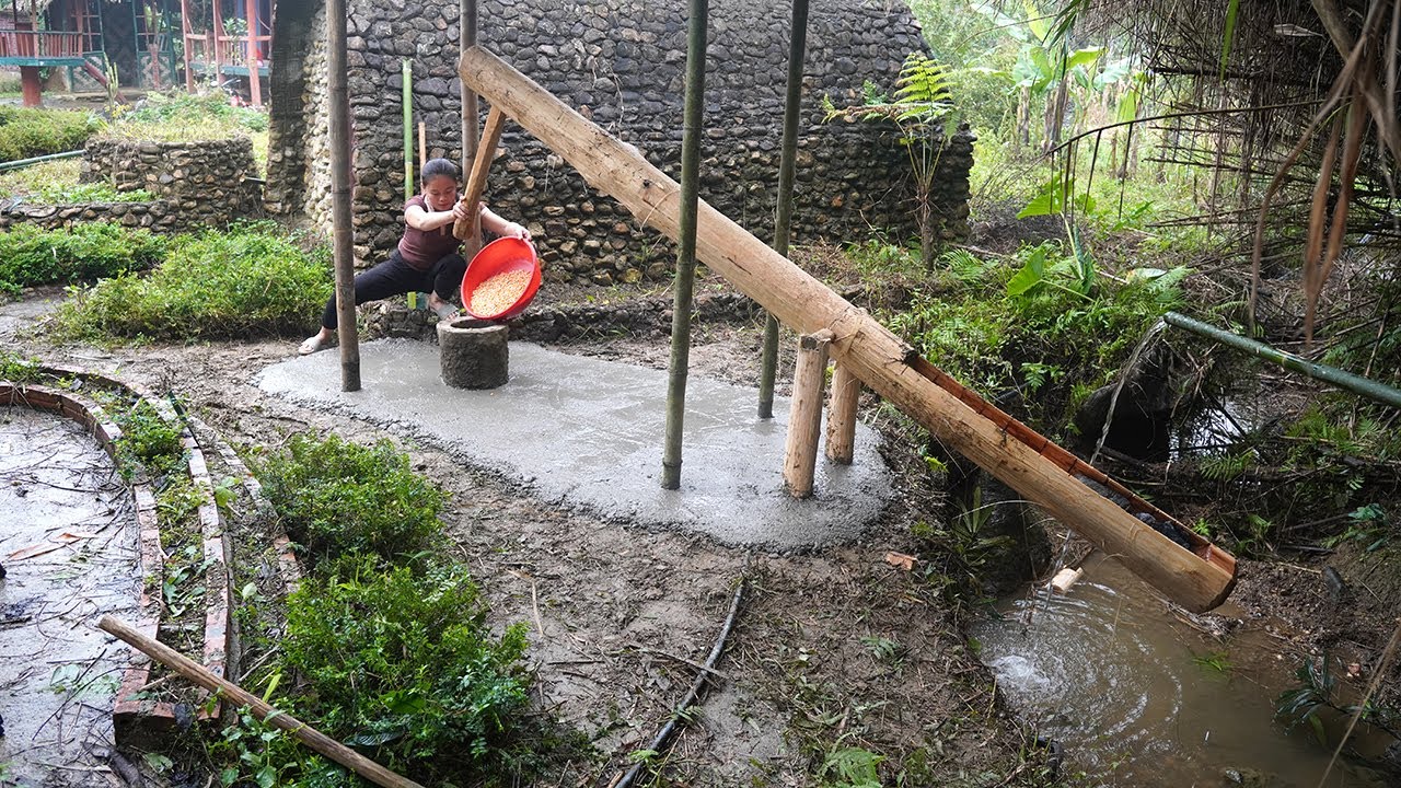 Building an ancient wooden water-powered corn mill. - Hoang Thi Chien