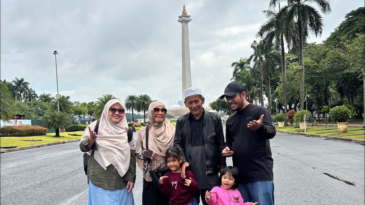 Jalan Jalan di Monas