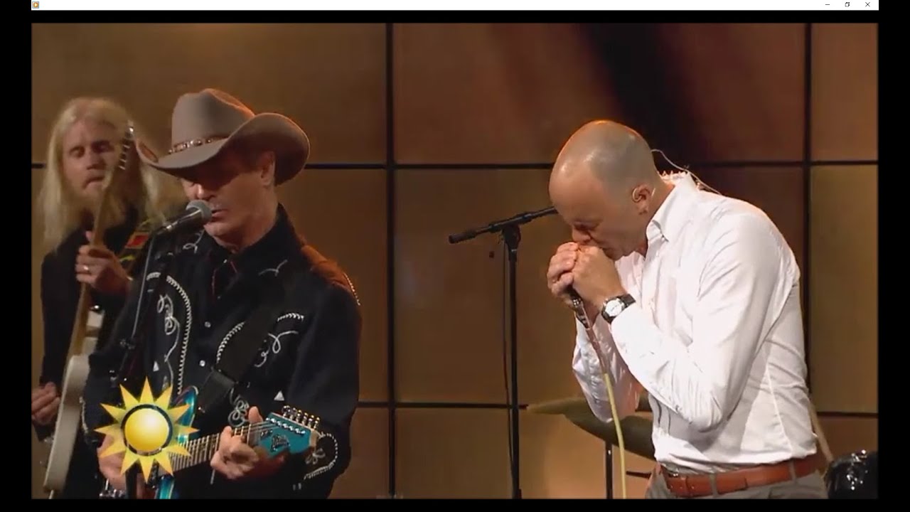 Doug Seegers rocks with unexpected guest!