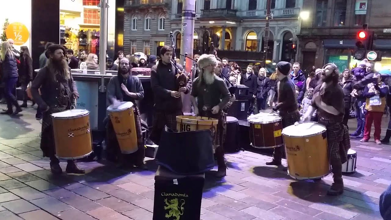 Clanadonia amazing Glasgow street performance