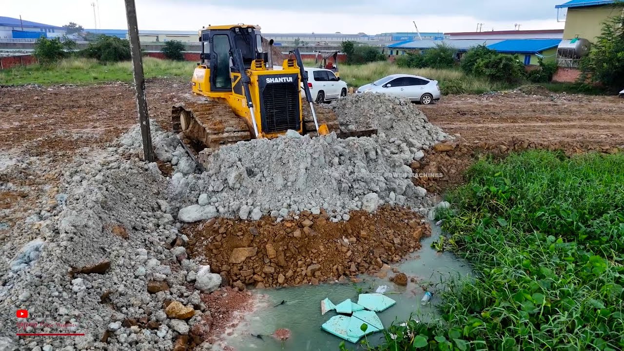 Wonderful Waterland Huge Size Filling Us SoilsStone​ and Bulldozer with Dump Trucks Working