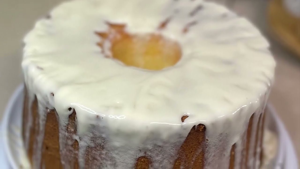 How to make a Super Moist Cream Cheese Pound Cake #cookwithme #dessert #poundcake