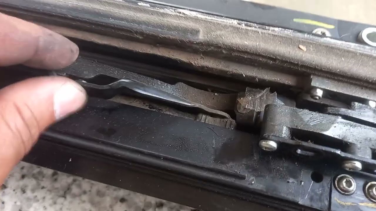 Mexendo no teto do Fiat stilo. 🤝04